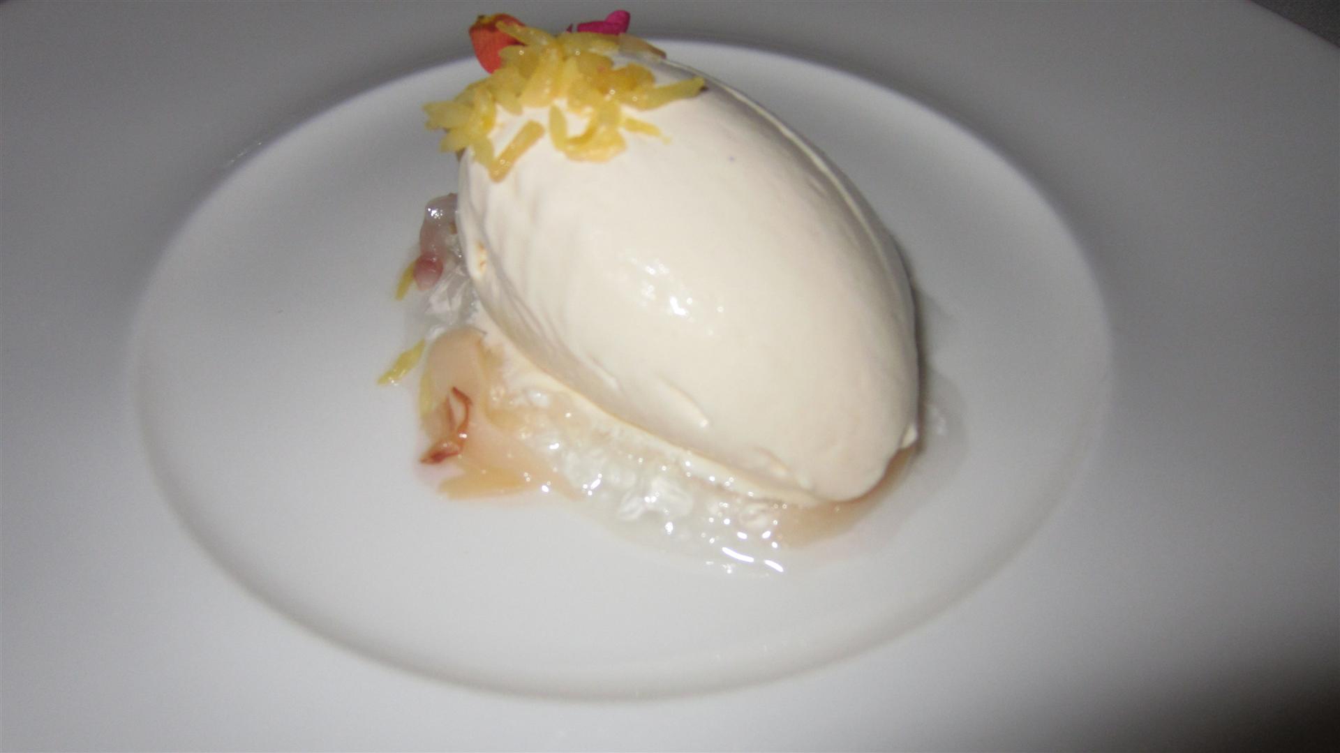 Restaurante Riff Ice cream with rose water jelly and lychees